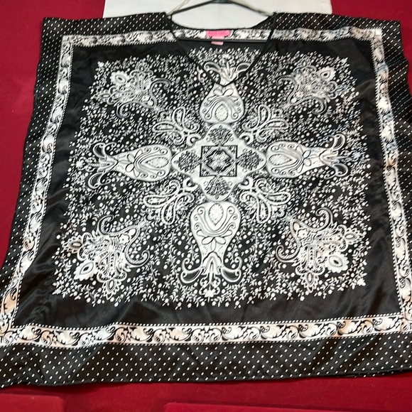 Bandana Print black white tunic SATIN VNECK Flowy ornate tribal pullover 1X TOP - Picture 3 of 14